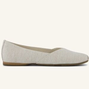 NWT.Women's Canvas Pointed Ballet Flat in Natural Size 8W